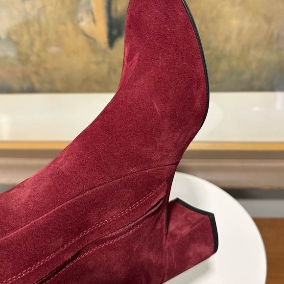 🌹LA CANADIENNE🌹 Joanie Suede Booties Size: 5